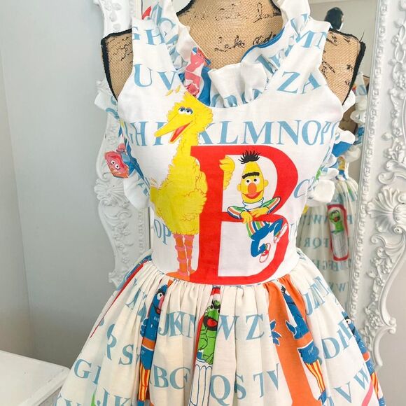 New York Couture *One of a Kind* VINTAGE Sesame Street Print Ruffle Dress - Picture 2 of 6